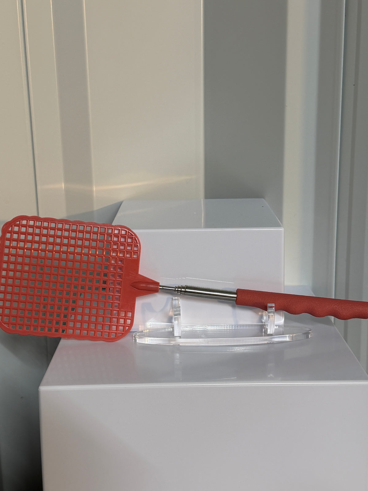 RETRACTABLE LONG HANDLE FLY SWATTER