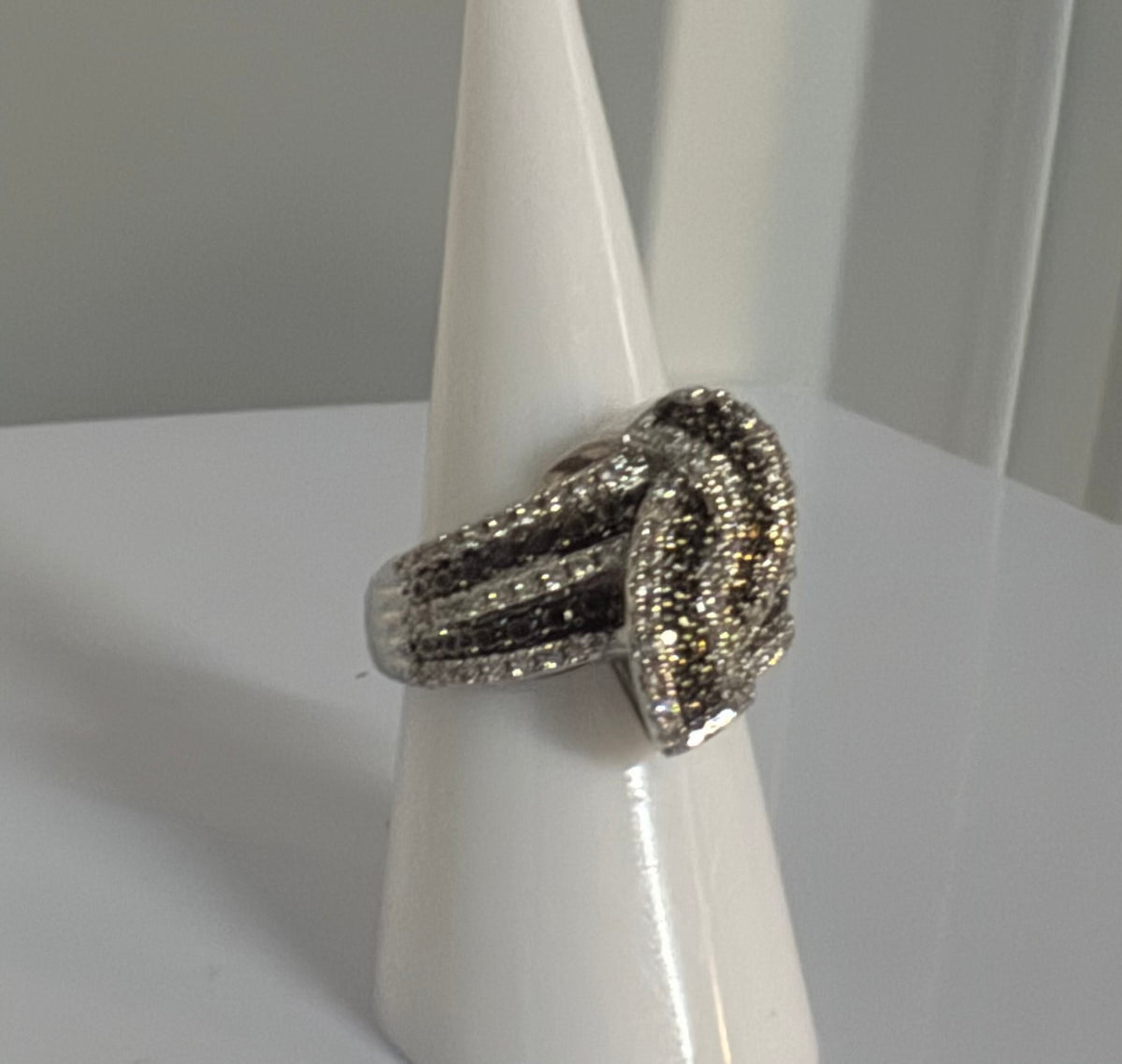 EXQUISITE INLAY ZIRCONIA RING SIZE 8
