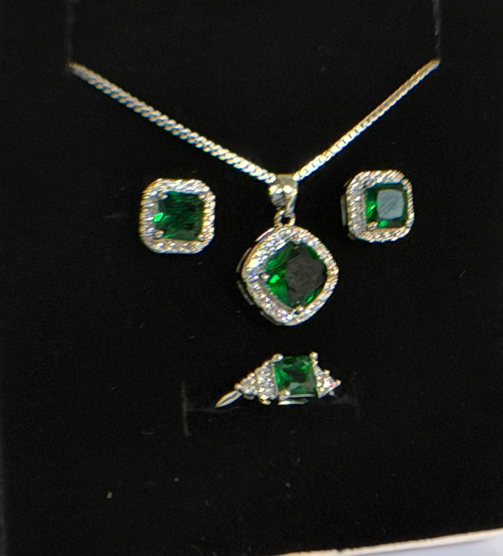 VINTAGE CLASSIC INLAY GREEN ZIRCONIA WITH SIZE 9 RING