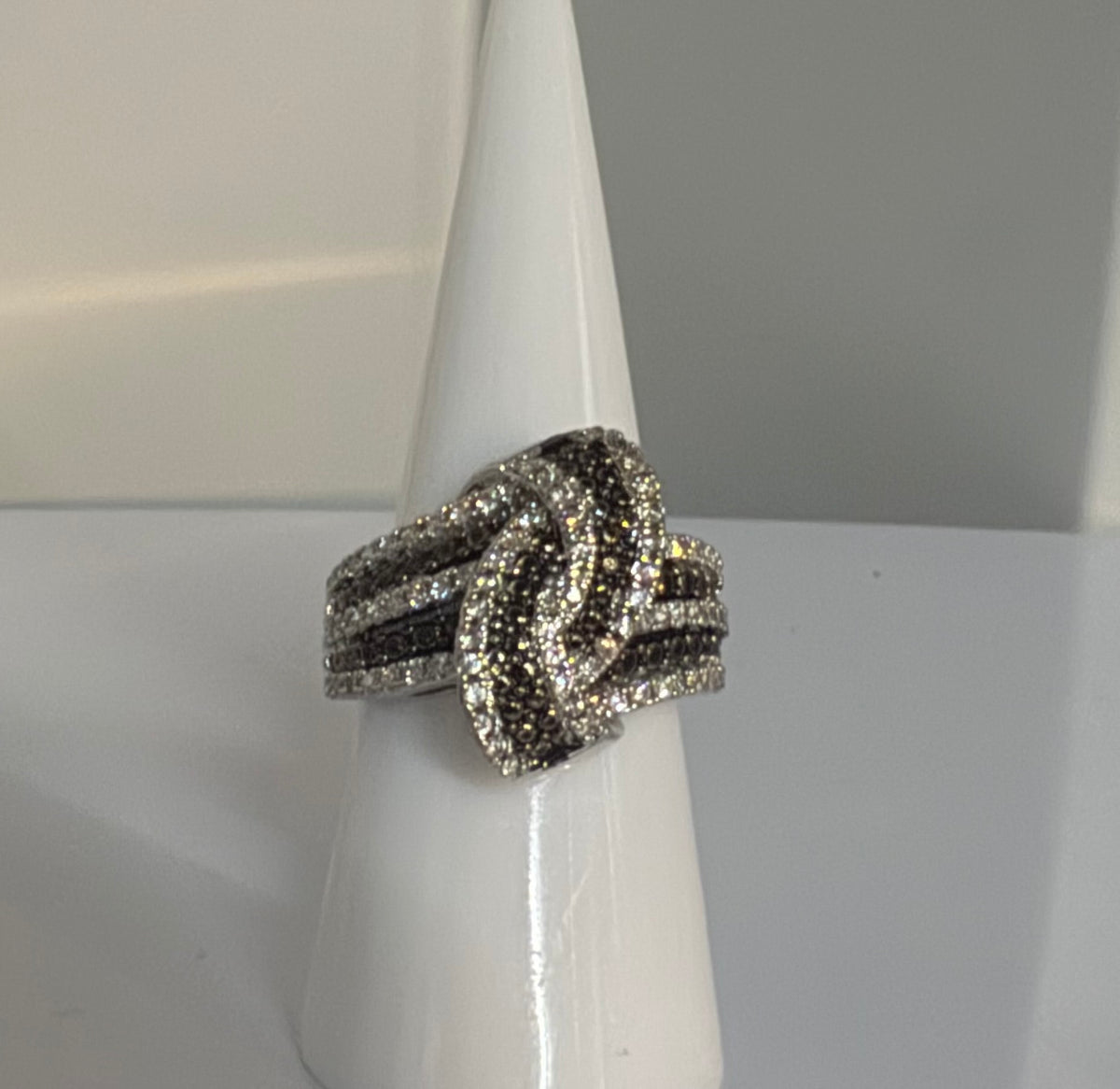 EXQUISITE INLAY ZIRCONIA RING SIZE 8
