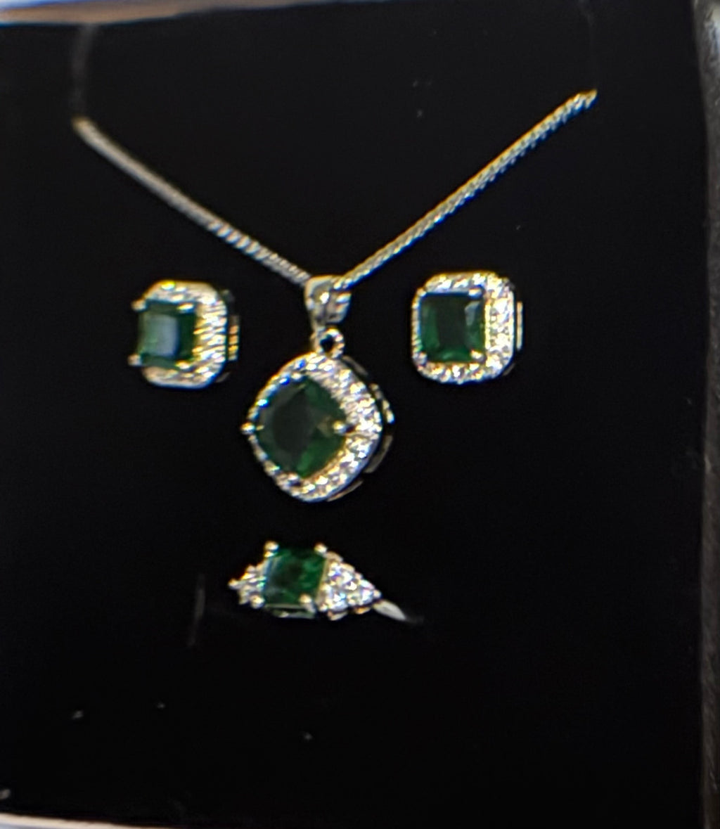 VINTAGE CLASSIC INLAY GREEN ZIRCONIA WITH SIZE 9 RING