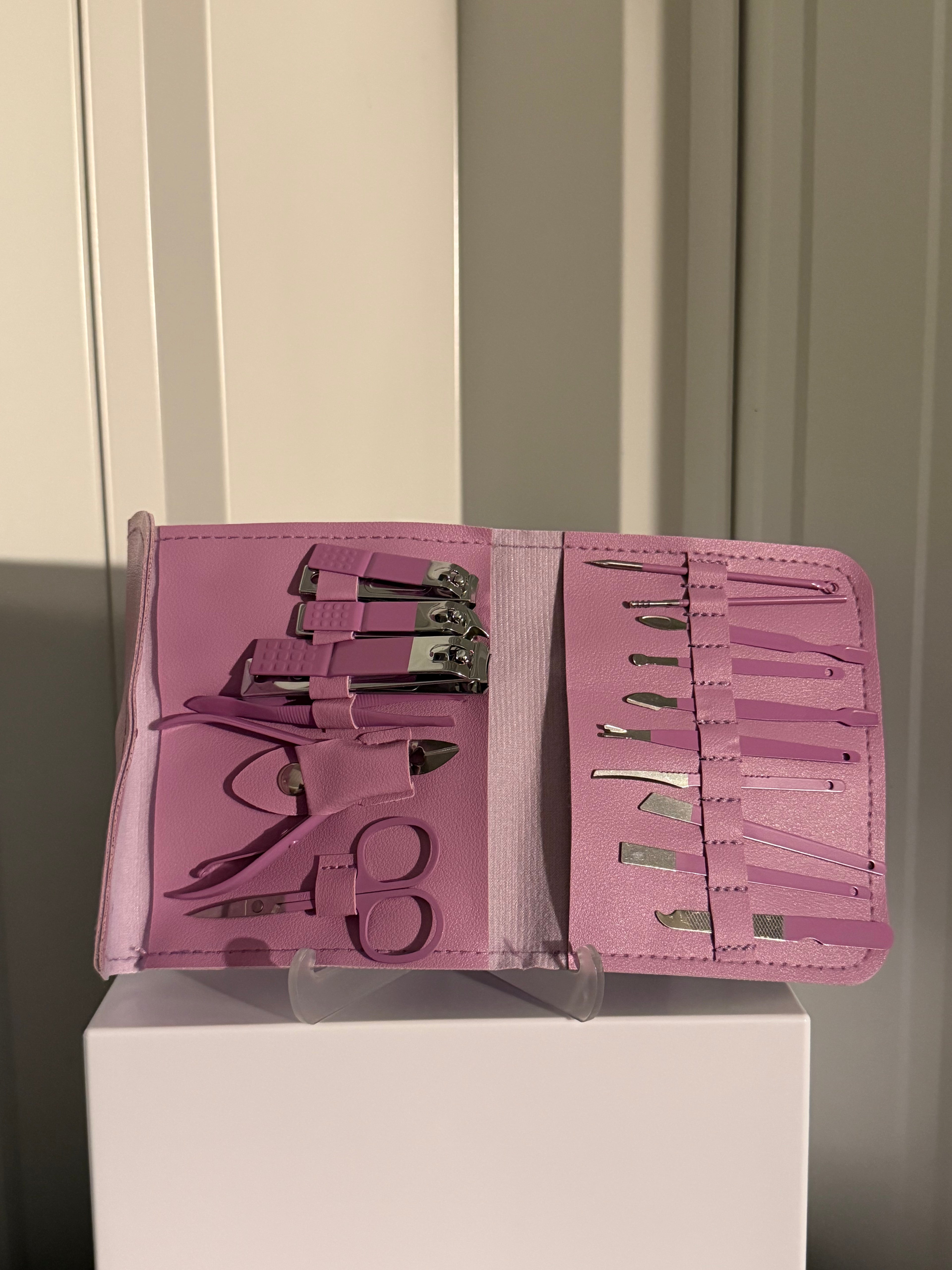 16 PIECE LUXURY NAIL CLIPPER SET