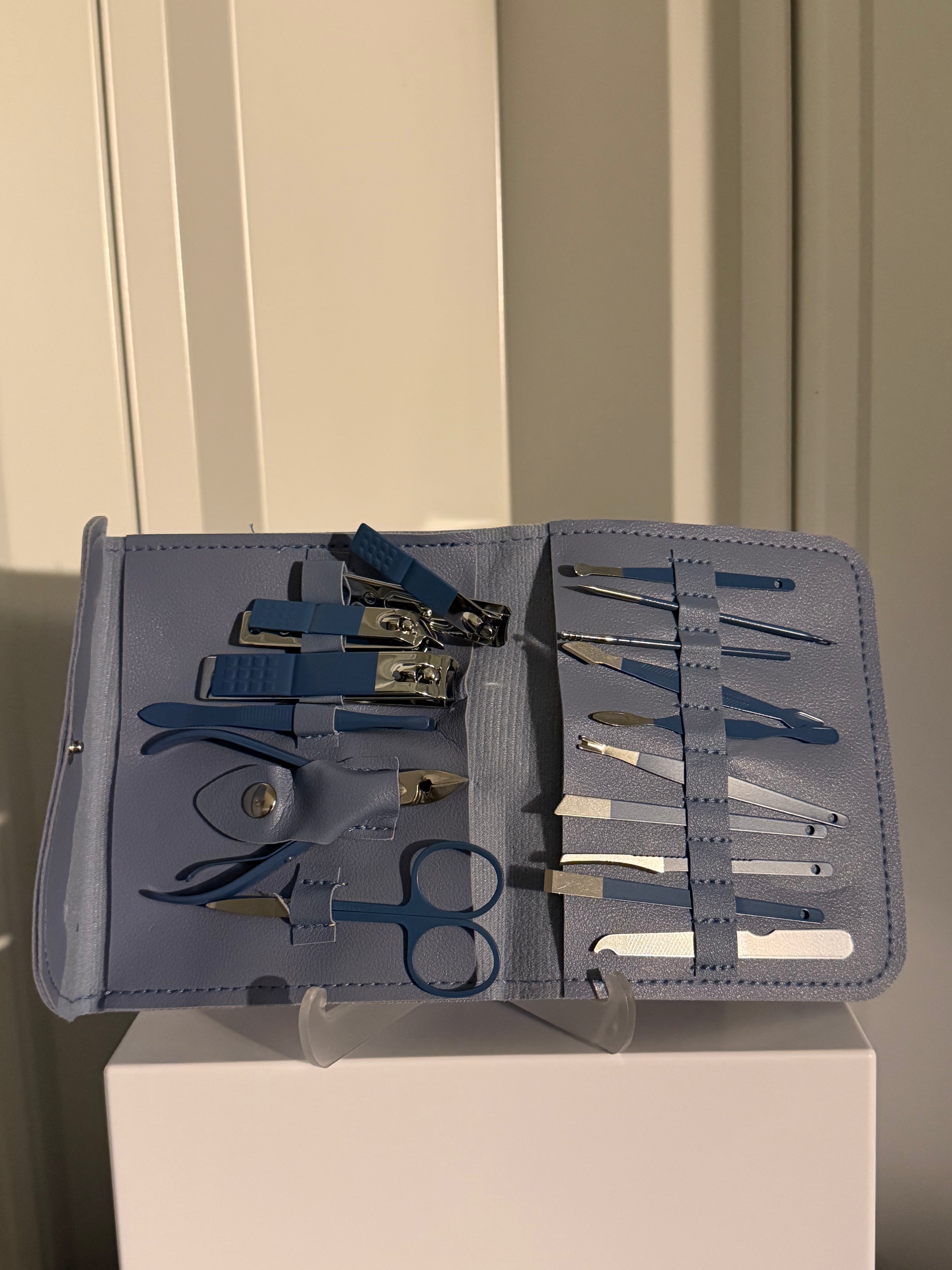 16 PIECE LUXURY NAIL CLIPPER SET