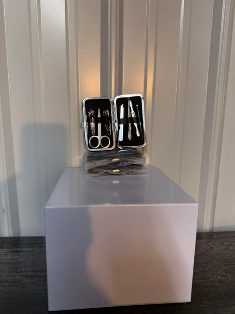 MANICURE SET