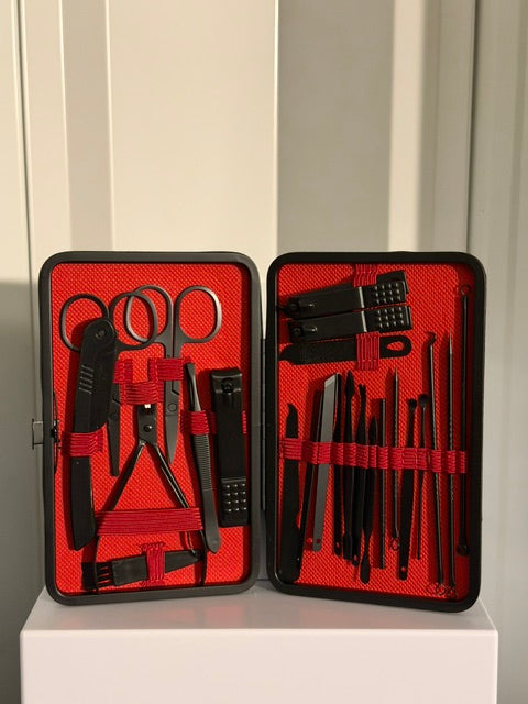 24 PIECE PROFESSIONAL NAIL SET