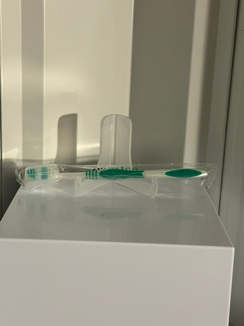 NATRACO TOOTHBRUSH & HOLDER