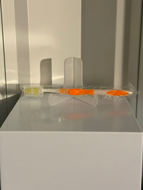 NATRACO TOOTHBRUSH & HOLDER